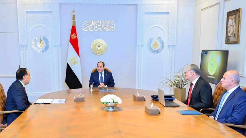 الرئيس عبد الفتاح السيسي يجتمع برئيس مجلس الوزراء ووزير البترول والثروة المعدنية