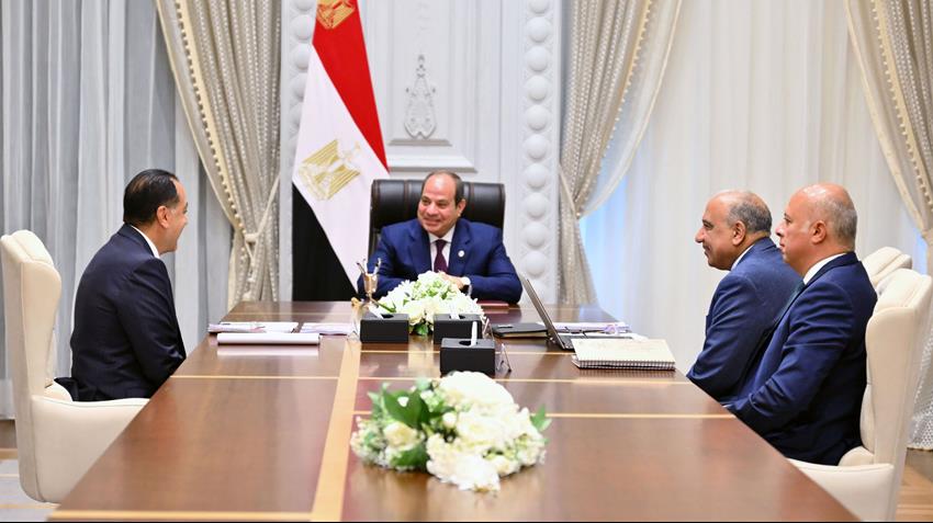 الرئيس عبد الفتاح السيسي يجتمع برئيس مجلس الوزراء ووزير الكهرباء والطاقة المُتجددة