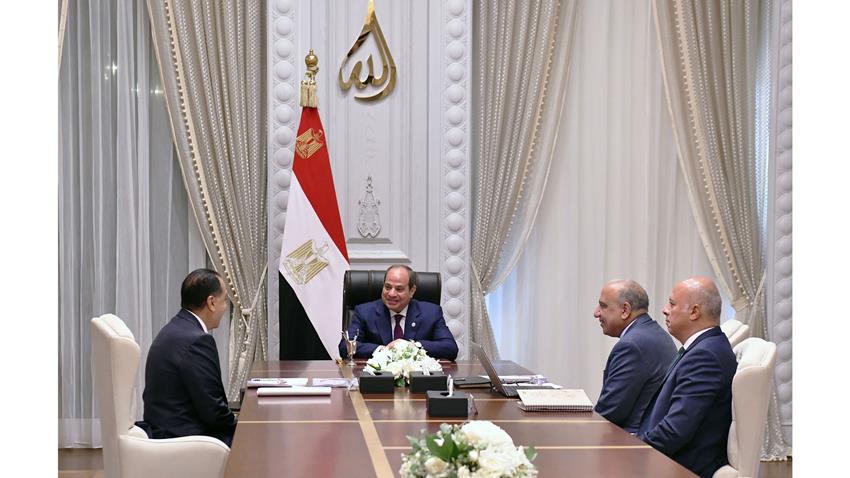 الرئيس عبد الفتاح السيسي يجتمع برئيس مجلس الوزراء ووزير الكهرباء والطاقة المُتجددة