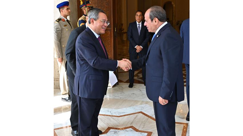 Le Président Al-Sissi reçoit le PM du Conseil des affaires d’État de Chine
