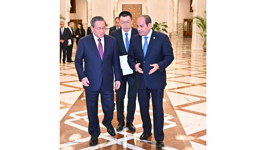 Le Président Al-Sissi reçoit le PM du Conseil des affaires d’État de Chine