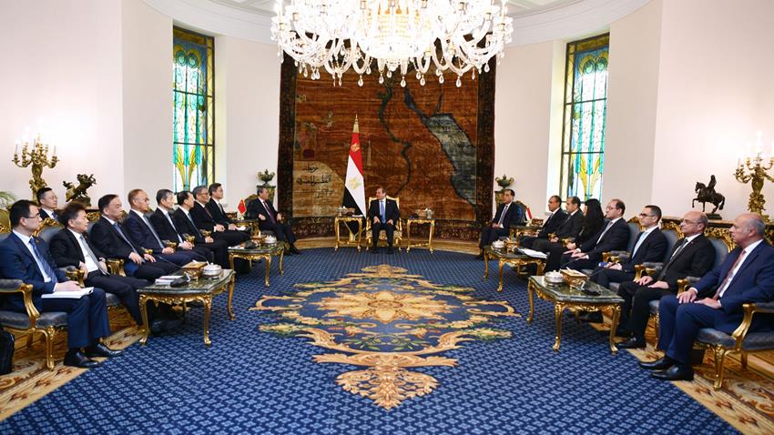 Le Président Al-Sissi reçoit le PM du Conseil des affaires d’État de Chine
