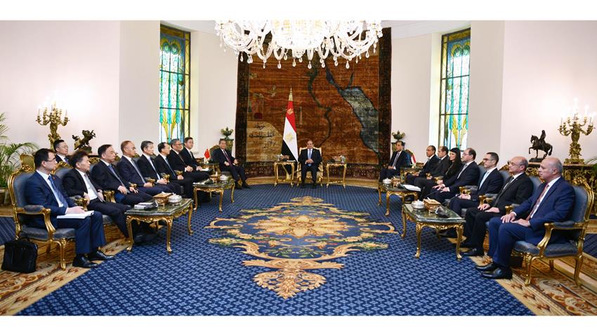 Le Président Al-Sissi reçoit le PM du Conseil des affaires d’État de Chine