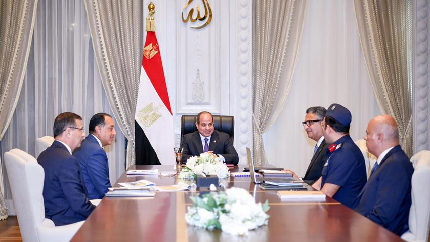 السيد الرئيس يجتمع برئيس مجلس الوزراء ووزير التموين والتجارة الداخلية ووزير الزراعة واستصلاح الأراضي
