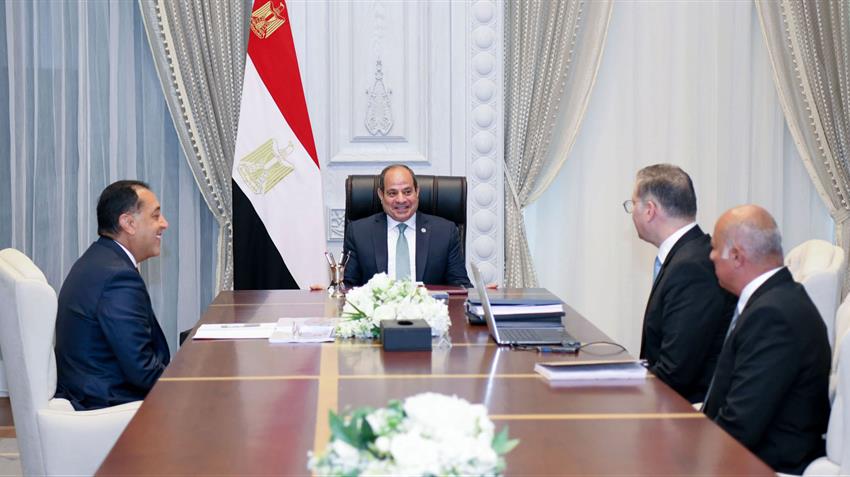 الرئيس عبد الفتاح السيسي يجتمع برئيس مجلس الوزراء ووزير البترول والثروة المعدنية