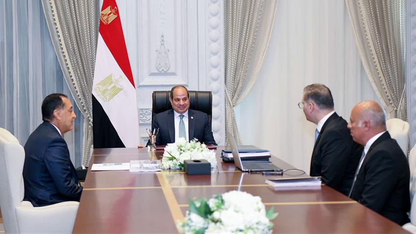 الرئيس عبد الفتاح السيسي يجتمع برئيس مجلس الوزراء ووزير البترول والثروة المعدنية