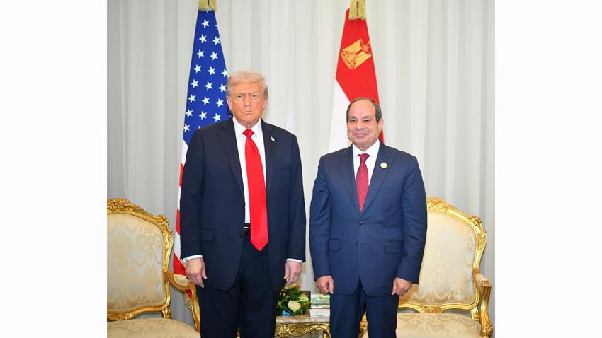 Le Président Al-Sissi reçoit le président américain Trump en marge du sommet de Charm Al-Cheikh
