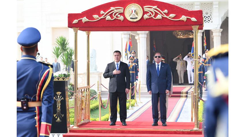 الرئيس عبد الفتاح السيسي يستقبل رئيس الجمهورية القرغيزية بقصر الاتحادية