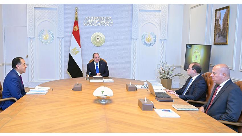 الرئيس عبد الفتاح السيسي يجتمع برئيس مجلس الوزراء ووزير المالية