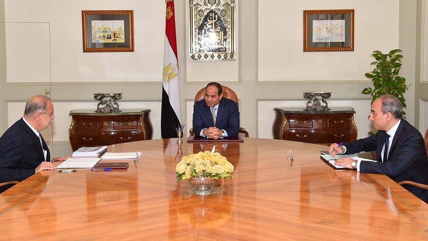 الرئيس عبد الفتاح السيسي يجتمع مع وزير البترول