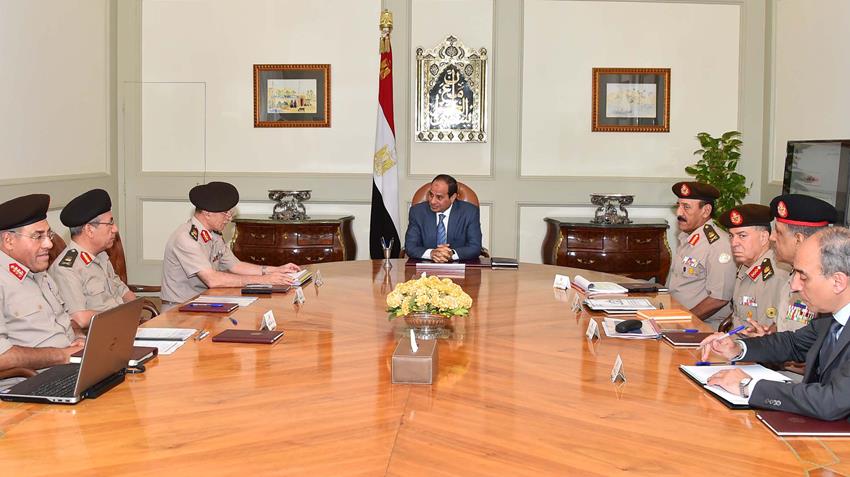 الرئيس عبد الفتاح السيسي يجتمع مع رئيس جهاز مشروعات الخدمة الوطنية للقوات المسلحة