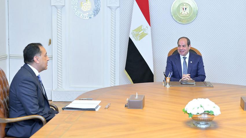 الرئيس عبد الفتاح السيسي يتابع مع رئيس مجلس الوزراء إجراء تعديل على تشكيل الحكومة الحالية