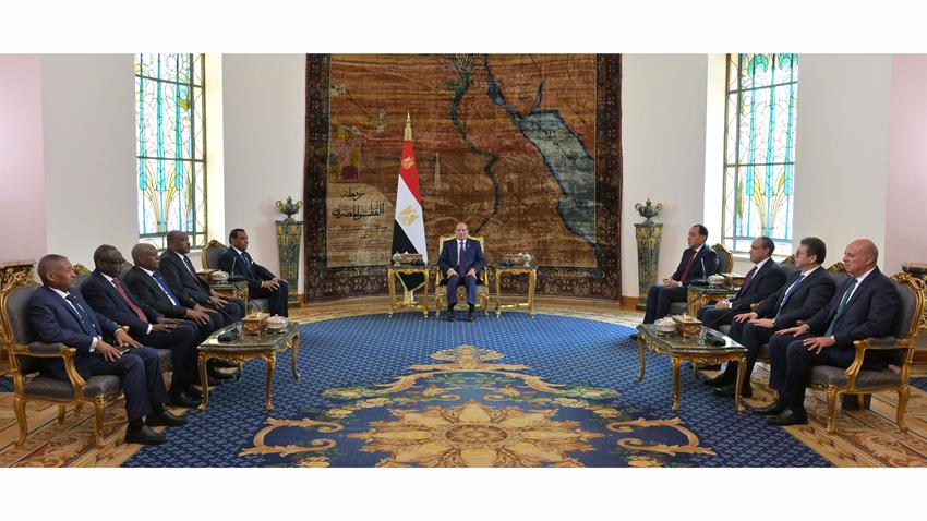 الرئيس عبد الفتاح السيسي يستقبل رئيس مجلس وزراء جمهورية السودان