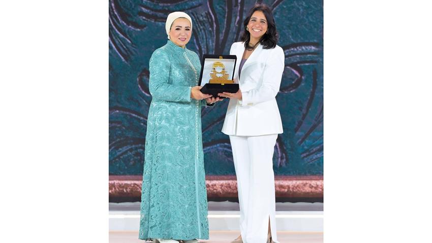 قرينة السيد الرئيس تكرم مجموعة من ملهمات مصر في النسخة السنوية من "المرأة المصرية أيقونة النجاح"