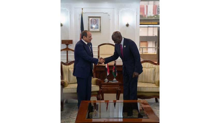 Le Président Al-Sissi rencontre le Président kényan en marge du Sommet "Africa Forward"