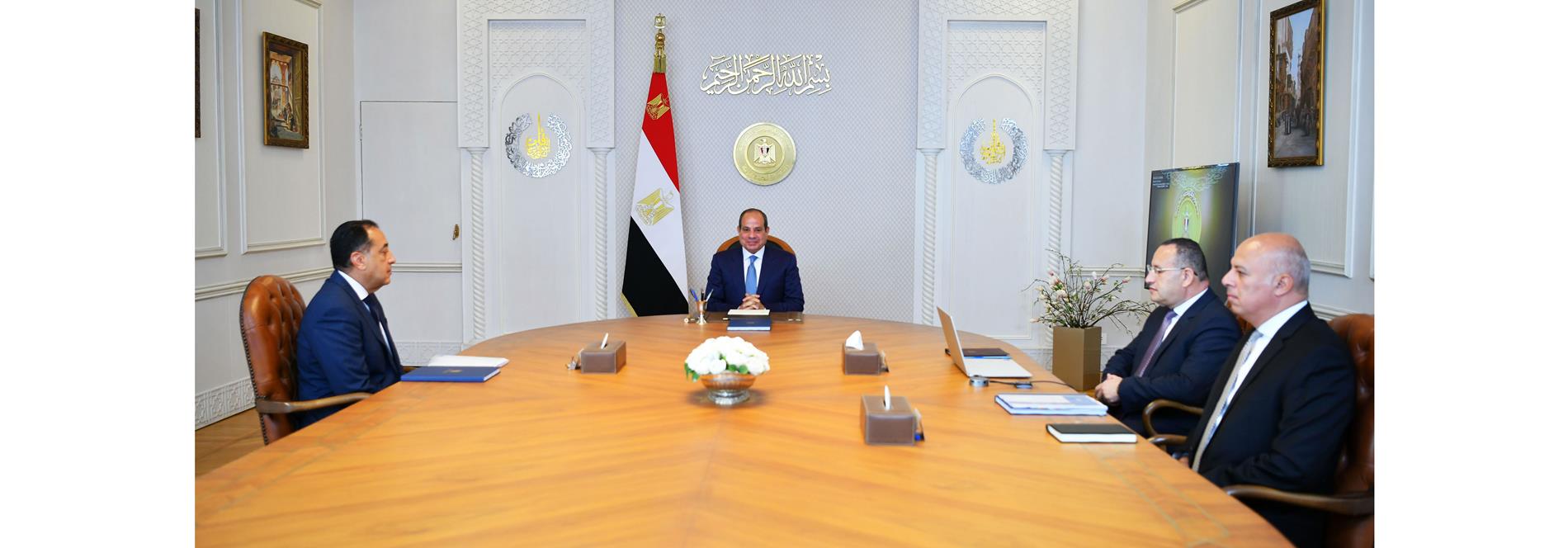 الرئيس عبد الفتاح السيسي يجتمع برئيس مجلس الوزراء ووزير التعليم العالي والبحث العلمي
