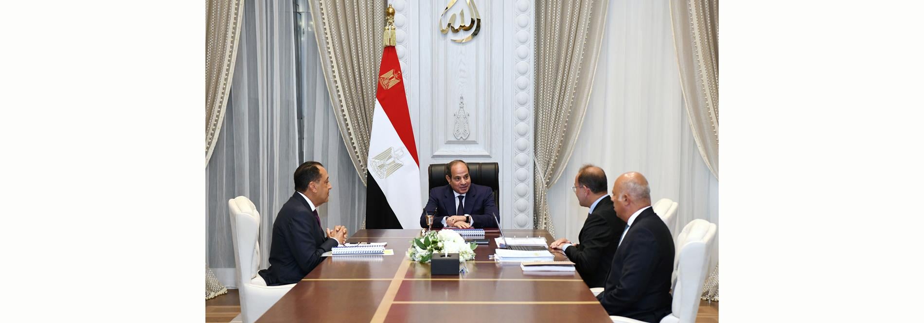 الرئيس عبد الفتاح السيسي يجتمع برئيس مجلس الوزراء ووزير المالية