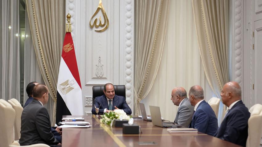 السيد الرئيس يستعرض مُستجدات تنفيذ الاستراتيجية الوطنية للتوسع في مشروعات الطاقة الجديدة والمُتجددة