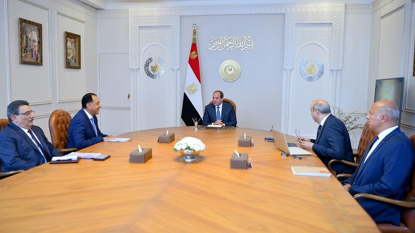 الرئيس عبد الفتاح السيسي يتابع تطوير منظومة الطيران المدني