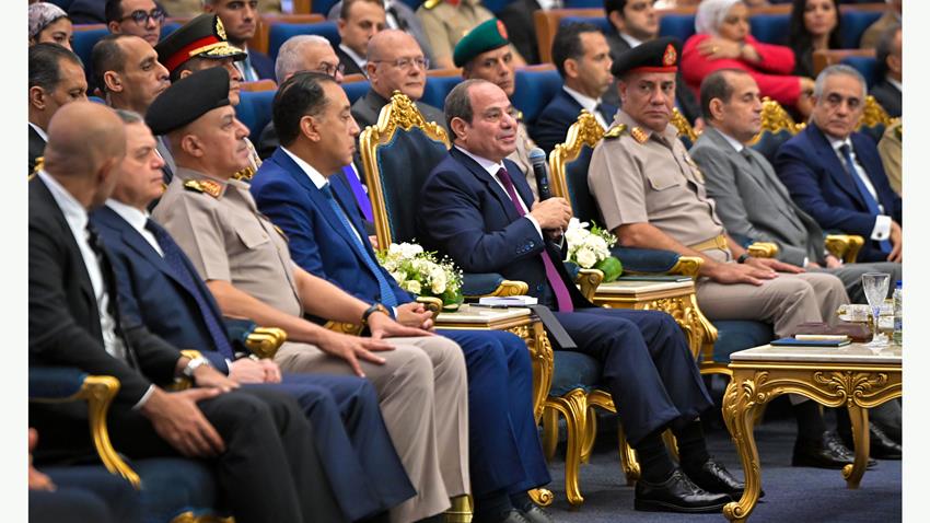السيد الرئيس يشهد تخرج الدورة رقم (٦) للجهات والهيئات القضائية من الأكاديمية العسكرية المصرية