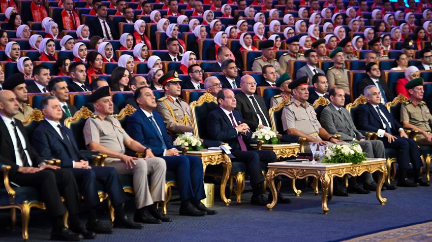 السيد الرئيس يشهد تخرج الدورة رقم (٦) للجهات والهيئات القضائية من الأكاديمية العسكرية المصرية