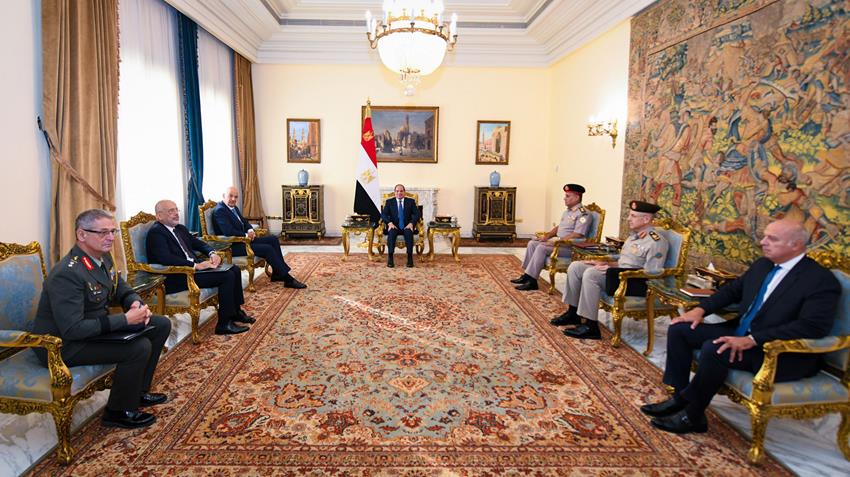 الرئيس عبد الفتاح السيسي يستقبل وزير الدفاع الوطني للجمهورية اليونانية