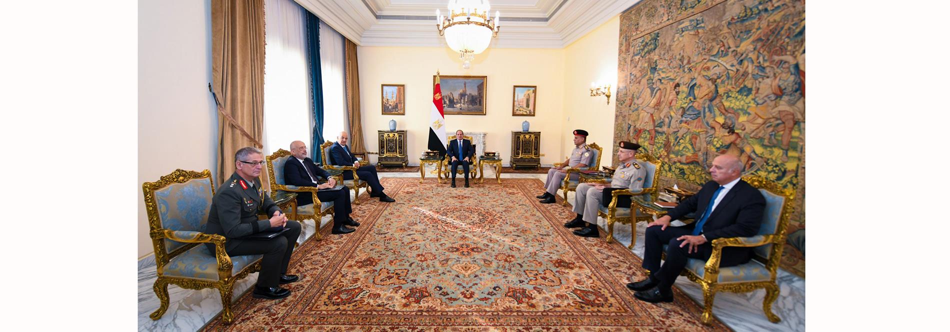 الرئيس عبد الفتاح السيسي يستقبل وزير الدفاع الوطني للجمهورية اليونانية