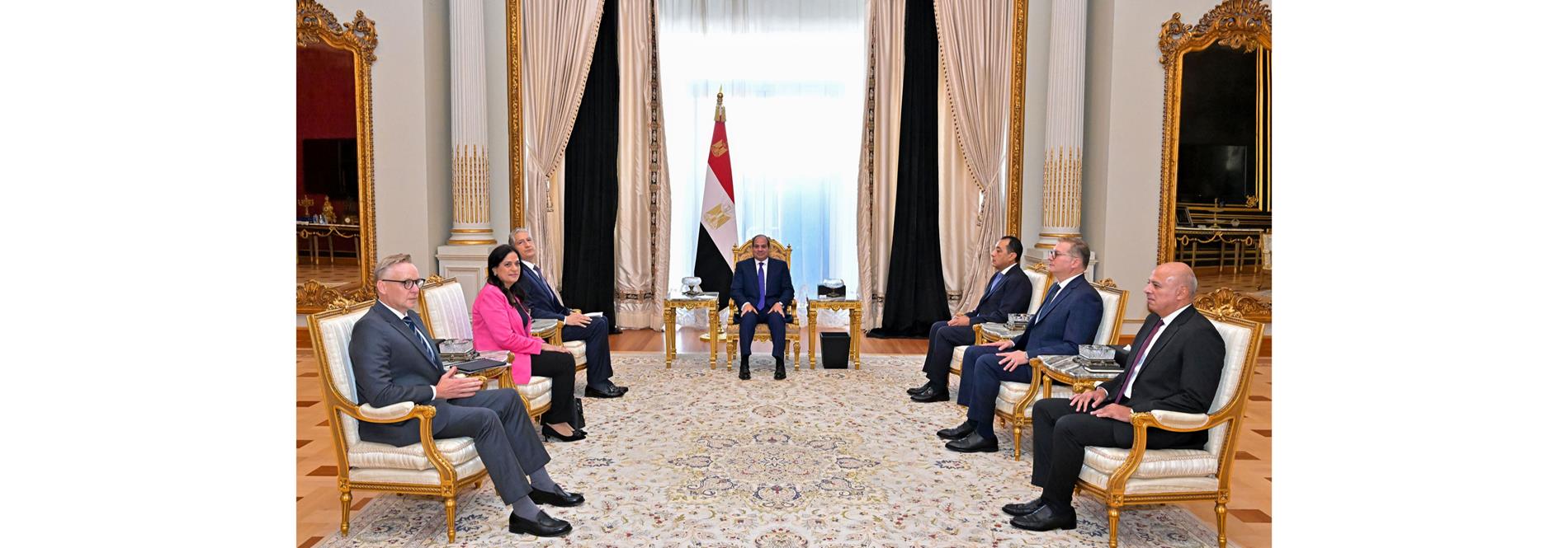 السيد الرئيس يستقبل الرئيس التنفيذي لشركة أنجلو جولد أشانتي على هامش افتتاح أعمال منتدى مصر للتعدين