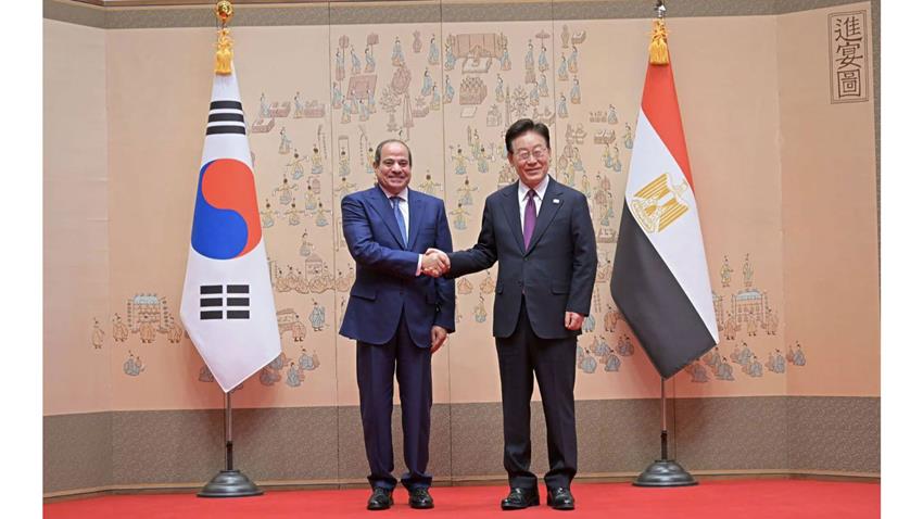 الرئيس عبد الفتاح السيسي يلتقي رئيس جمهورية كوريا بمقر الرئاسة الكورية في سول