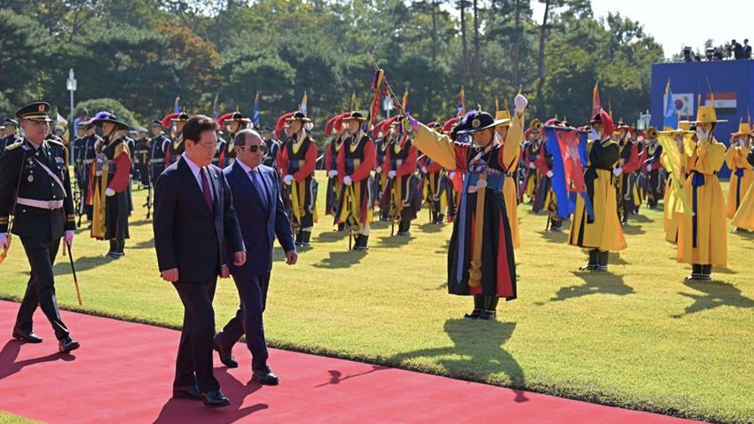 Le Président Al-Sissi rencontre le Président Lee Jae Myung au siège de la Présidence coréenne