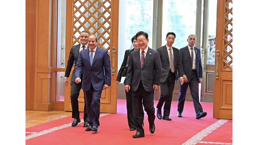 Le Président Al-Sissi rencontre le Président Lee Jae Myung au siège de la Présidence coréenne