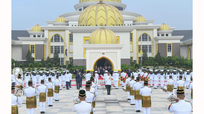 Le Président Al-Sissi rencontre le Roi Sultan Ibrahim de Malaisie, au Palais “Istana Negara”