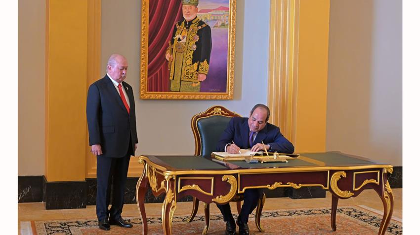 Le Président Al-Sissi rencontre le Roi Sultan Ibrahim de Malaisie, au Palais “Istana Negara”