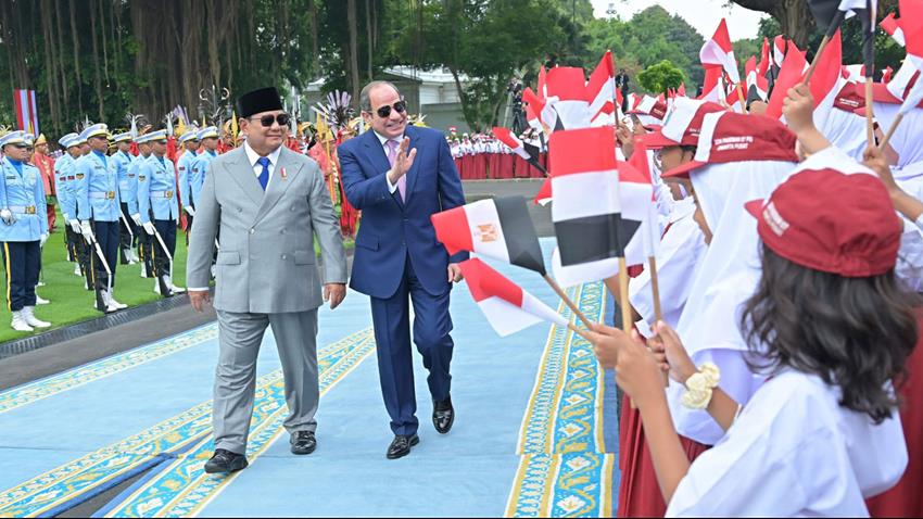 السيد الرئيس يتوجه بالتحية والتقدير لرئيس جمهورية إندونيسيا على كرم الضيافة وحفاوة الاستقبال الرسمي