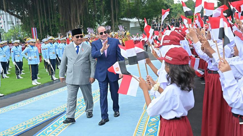 Le Président Al-Sissi rencontre le Président indonisien au palais présidentiel “Merdeka” à Jakarta