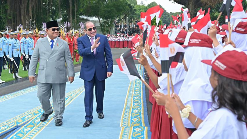 Le Président Al-Sissi rencontre le Président indonisien au palais présidentiel “Merdeka” à Jakarta