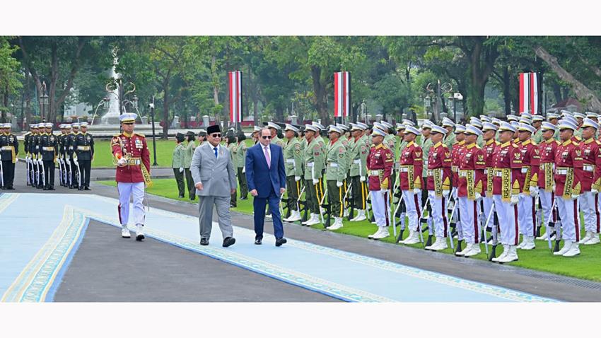 Le Président Al-Sissi rencontre le Président indonisien au palais présidentiel “Merdeka” à Jakarta