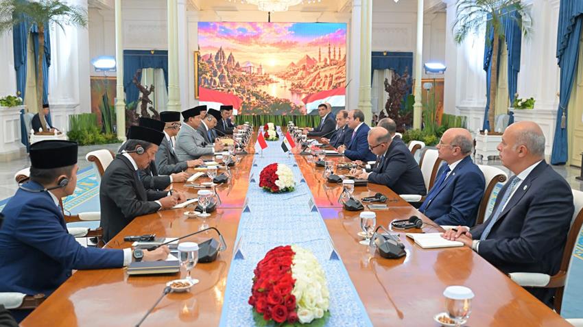 Le Président Al-Sissi rencontre le Président indonisien au palais présidentiel “Merdeka” à Jakarta