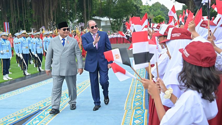 Le Président Al-Sissi rencontre le Président indonisien au palais présidentiel “Merdeka” à Jakarta