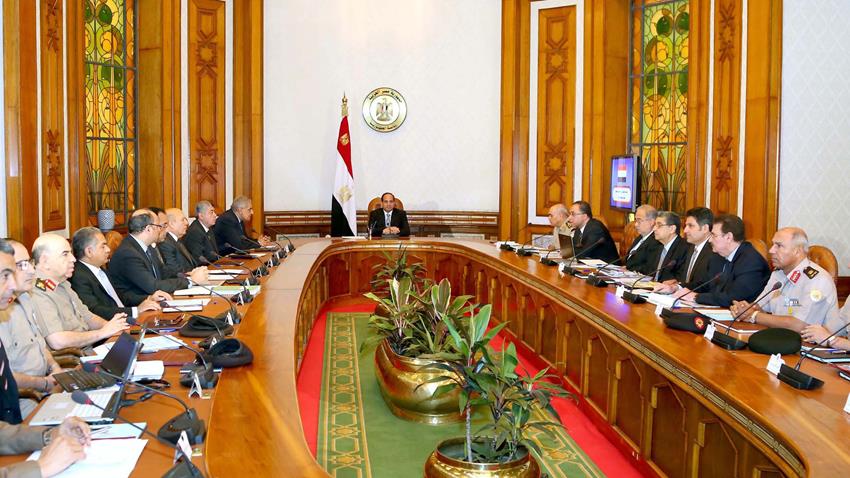السيد الرئيس عبد الفتاح السيسى يعقد اجتماعاً بمجموعة إنشاء الطرق المستقبلية للدولة