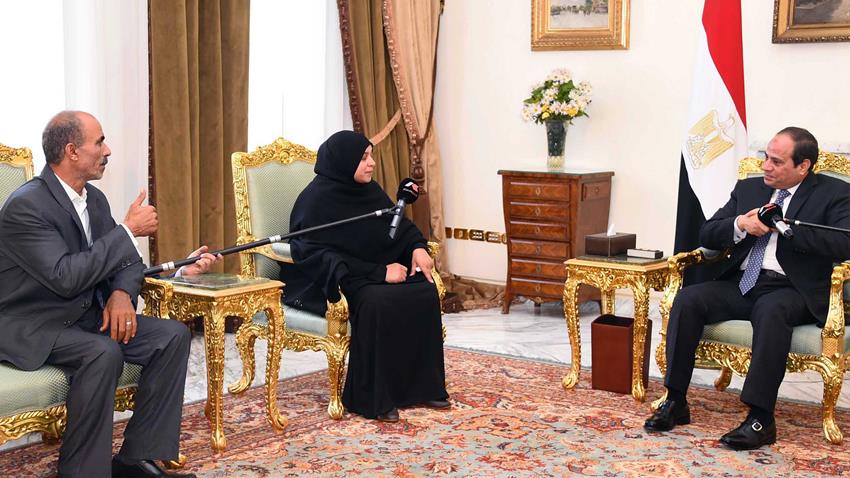 الرئيس عبد الفتاح السيسي يستقبل والديّ شهيد الكتيبة 101 ووالدي شهيد الصاعقة