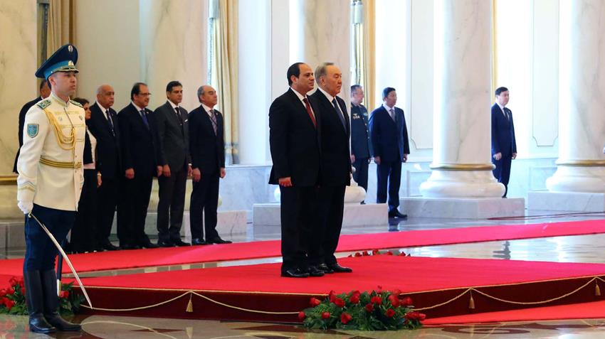 الرئيس عبد الفتاح السيسي  يتوجه إلى القصر الرئاسى الكازاخستانى