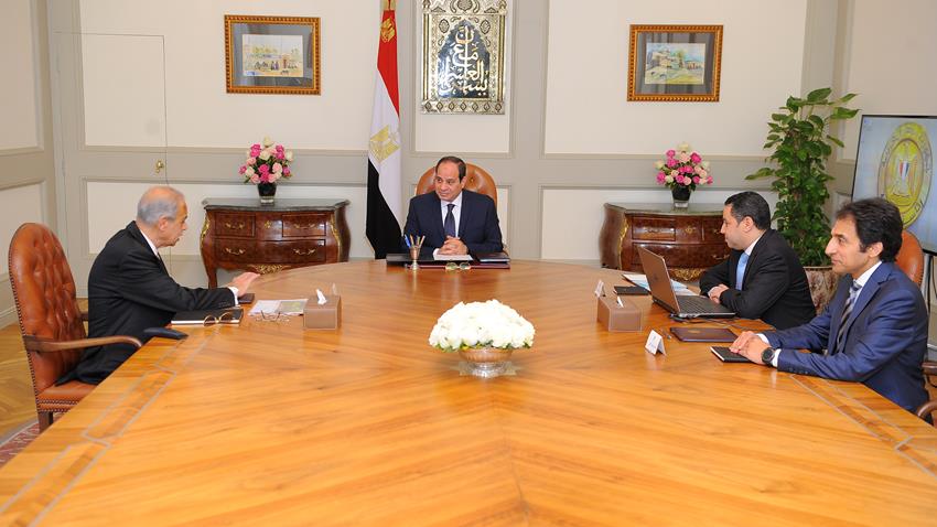 اجتمع الرئيس عبد الفتاح السيسي اليوم مع  رئيس مجلس الوزراء ، وزير قطاع الأعمال العام