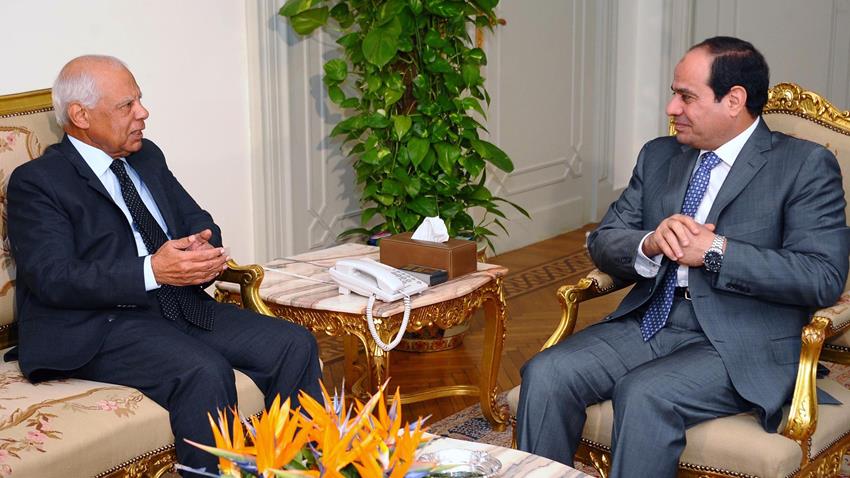 الرئيس عبد الفتاح السيسي مع الدكتور حازم الببلاوى رئيس الوزراء الاسبق