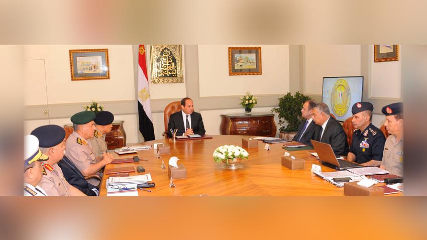 الرئيس عبد الفتاح السيسي يجتمع مع عدد من قيادات القوات المسلحة والشرطة