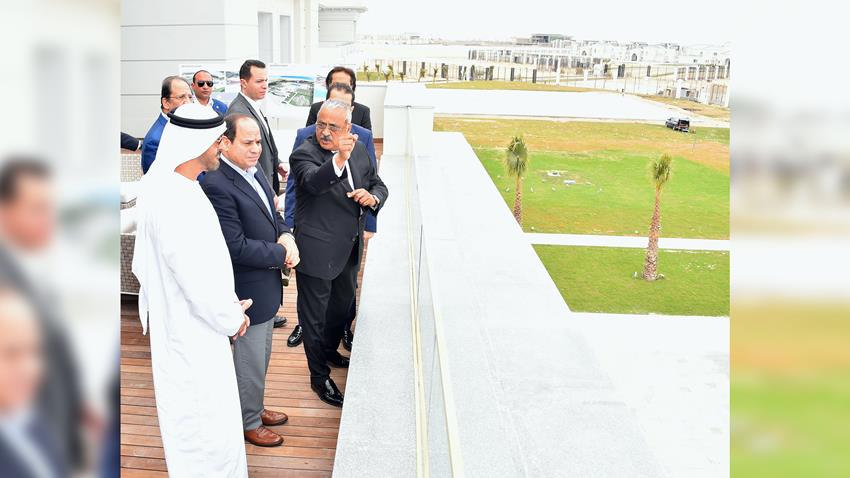 الرئيس عبد الفتاح السيسي وبصحبته ولي عهد أبو ظبي في جولة تفقدية بمدينة العلمين الجديدة.