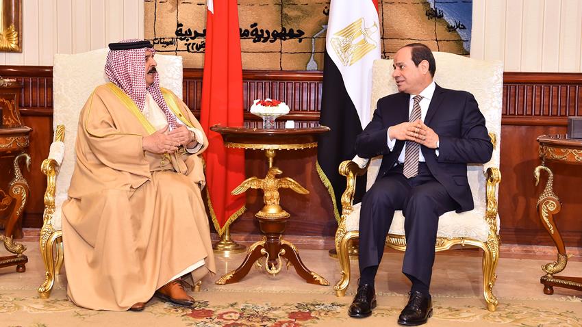 الرئيس عبد الفتاح السيسي يودع ملك البحرين بمطار القاهرة في ختام زيارته لمصر