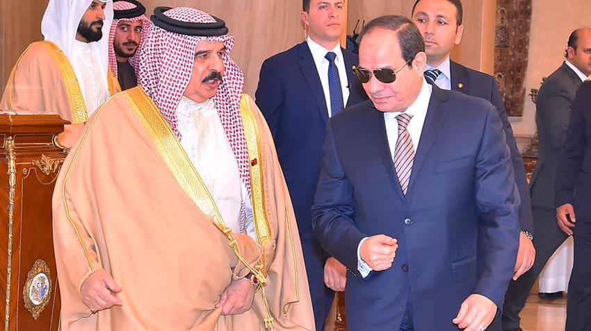 الرئيس عبد الفتاح السيسي يودع ملك البحرين بمطار القاهرة في ختام زيارته لمصر