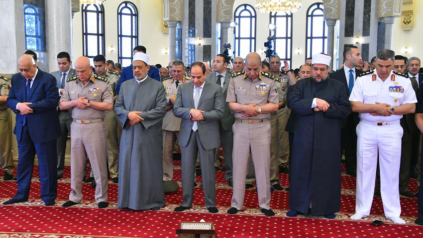 Le Président Al-Sissi fait la prière du vendredi à la mosquée Al-Moshir