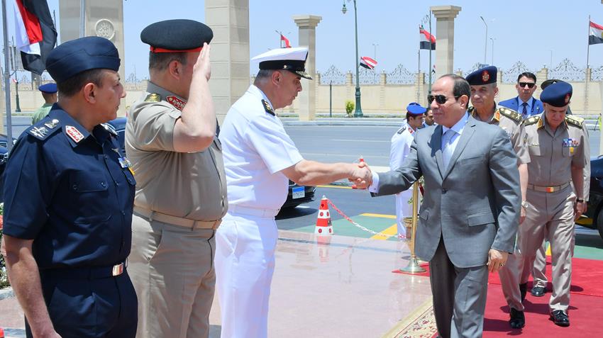 Le Président Al-Sissi fait la prière du vendredi à la mosquée Al-Moshir